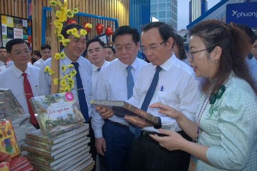 Lễ hội Đường sách Tết Giáp Thìn TP. Hồ Chí Minh: Điểm du xuân ý nghĩa - giải trí đặc sắc