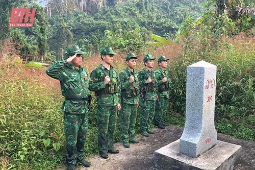 Dệt mùa xuân nơi biên giới
