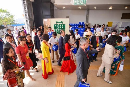 Hàng nghìn sản phẩm Vinamilk 'theo chân' kiều bào trải nghiệm tuyến metro Bến Thành - Suối Tiên