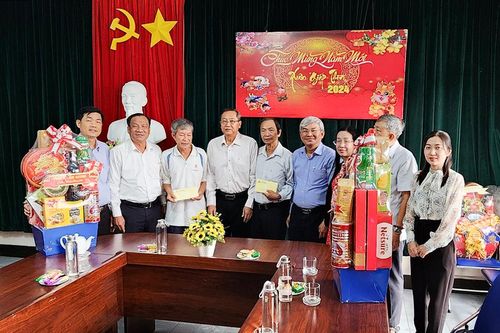 Đồng chí Lê Văn Nưng thăm, chúc Tết Liên hiệp các Hội Khoa học và Kỹ thuật tỉnh và Hội Luật gia tỉnh
