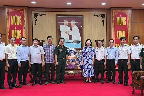 Bộ Chỉ huy Lữ đoàn 962 và Lữ đoàn 6 Pháo binh chúc Tết UBND tỉnh An Giang