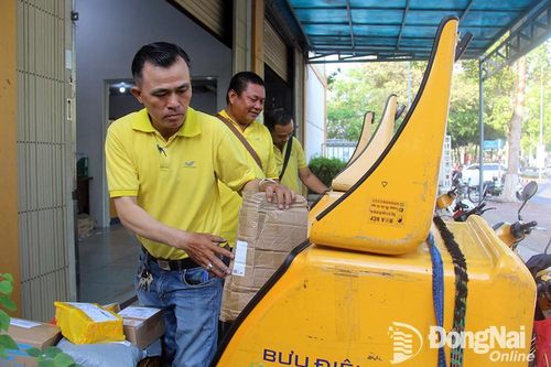 'Người vận chuyển' tất bật những ngày cuối năm