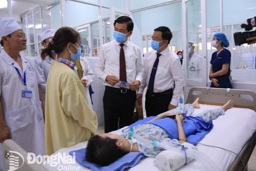Bí thư Tỉnh ủy thăm chúc tết tại Trung đoàn Cảnh sát cơ động Đông Nam bộ và các bệnh viện