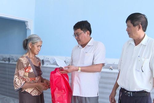 Chư Păh: Thăm, tặng quà các gia đình chính sách nhân dịp Tết Nguyên đán Giáp Thìn 2024