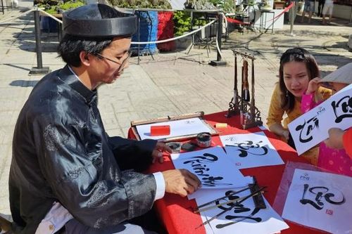 Hương sắc Tết Việt lên báo chí quốc tế