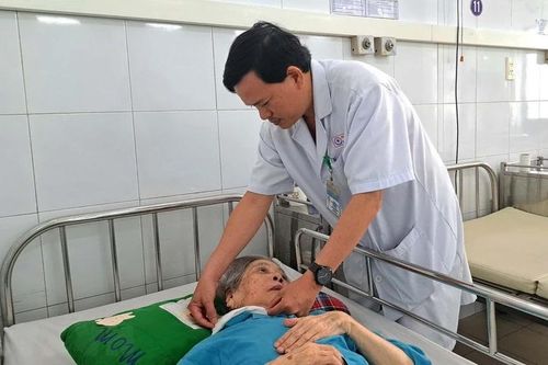 Đà Nẵng: Phẫu thuật loại bỏ 'khối u khổng lồ' cho cụ bà gần 90 tuổi