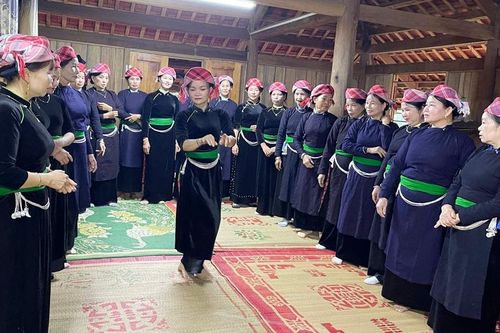 Câu lạc bộ múa truyền thống dân tộc Tày: Nơi lưu giữa, truyền lửa đam mê