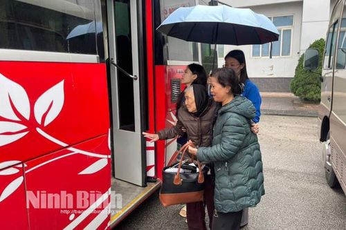 Bệnh viện Đa khoa tỉnh tổ chức 'Chuyến xe nghĩa tình ngày Tết'