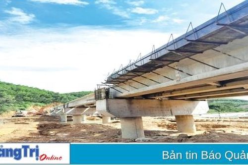 Đường xuân đang mở...