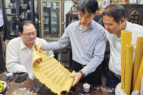 Sắc phong quý về lại chốn xưa