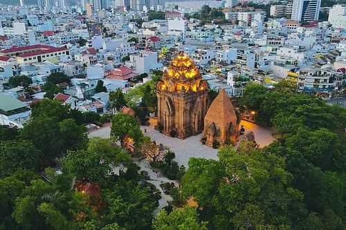 Khu di tích Tháp Bà Ponagar mở cửa đón khách suốt đêm giao thừa