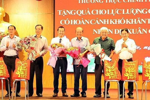 Đông Tây Land mang Tết đến với các hộ dân dịp xuân Giáp Thìn 2024