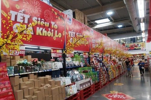 Nhiều siêu thị Hà Nội mở cửa xuyên Tết