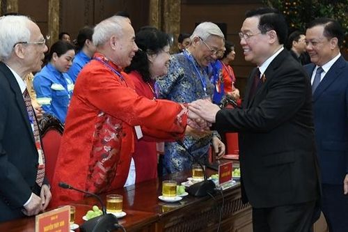 Chủ tịch Quốc hội Vương Đình Huệ thăm, chúc Tết Đảng bộ, chính quyền và Nhân dân Thủ đô Hà Nội