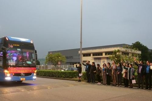 Thêm nhiều chuyến xe 0 đồng đưa công nhân và người thân về quê đón Tết