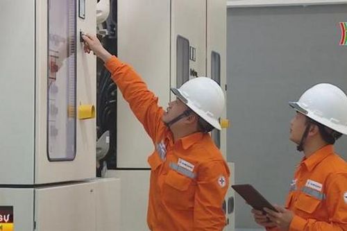 Hà Nội không ngừng, giảm cấp điện ngày Tết