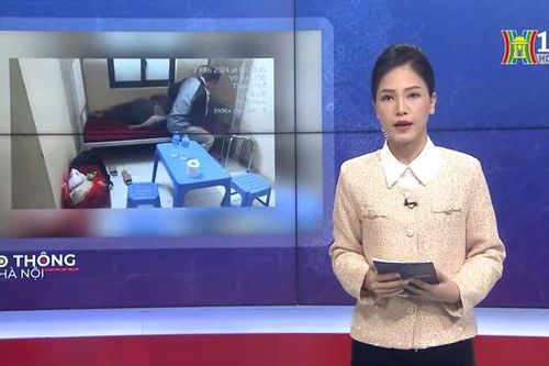 CSGT giúp đỡ gia đình bốn người lạc trên quốc lộ 2