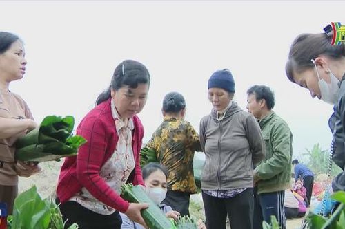 Đến chợ quê đón không khí xuân