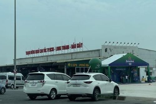 Tài xế 'bất ngờ' khi tại trạm dừng nghỉ cao tốc có gian hàng giới thiệu bia không cồn