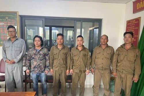 Tạm giữ nhóm 'cò' thao túng việc cắt kính trước cổng Bệnh viện Mắt TPHCM