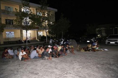 Phá trường gà những ngày cận Tết, bắt quả tang 29 con bạc