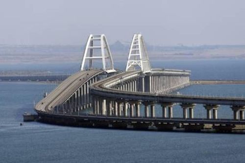 Ukraine cảnh báo phá hủy cầu Crimea trong năm nay