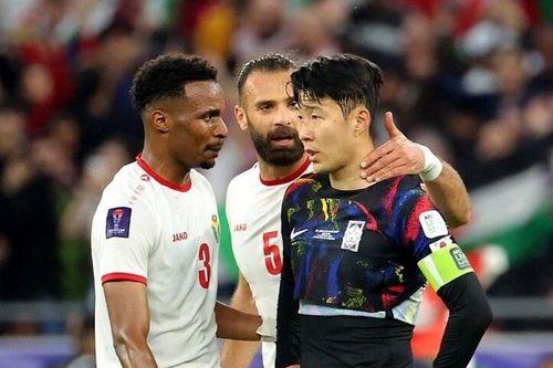Son Heung-min bật khóc, dàn sao Hàn Quốc cúi đầu xin lỗi người hâm mộ