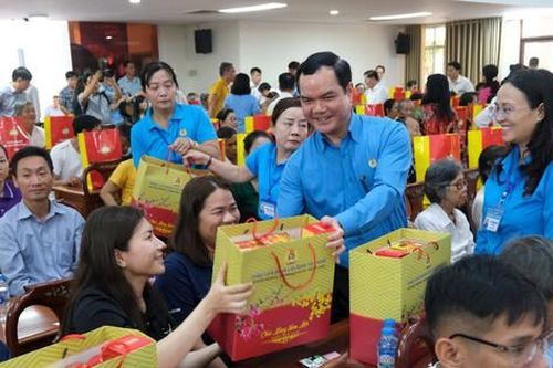 Hoạt động thăm hỏi, tặng quà công nhân sẽ được các cấp Công đoàn thực hiện xuyên Tết