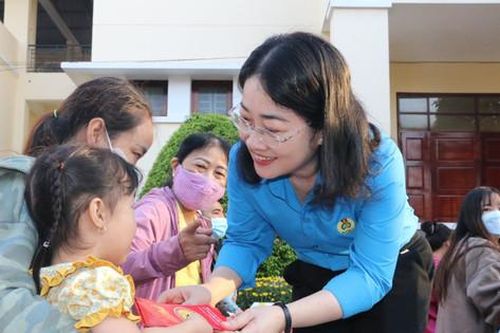 Chuyến bay '0 đồng' đưa công nhân về quê đón Tết Nguyên đán