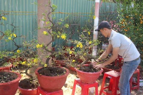 Tiểu thương mong không phải giảm giá sâu, 'bán tháo' ngày 30 Tết