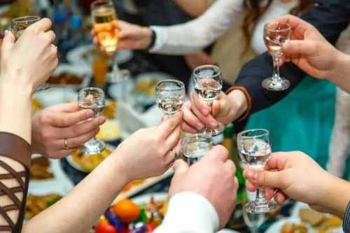 Uống rượu ngày Tết cẩn thận bị rối loạn tâm thần