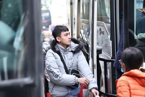 Khách đến bến chiều 28 Tết 'khiêm tốn', nhiều xe xuất bến với quá nửa ghế trống