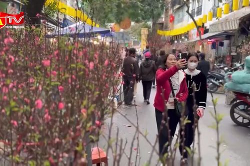 Khám phá con phố có hai phiên chợ Tết giữa Thủ đô