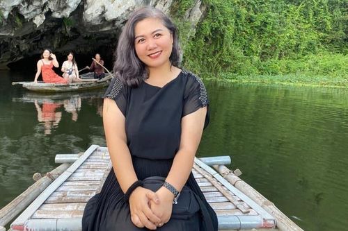 Đạo diễn Ngọc Gems kể chuyện đóng vai cô gái tâm thần trốn viện về ăn Tết