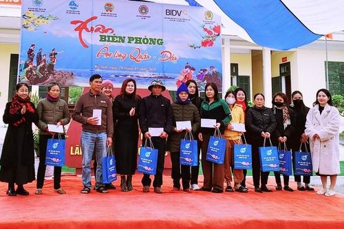 Hiệp hội Nữ doanh nhân Hà Tĩnh mang 'Tết ấm' đến với người nghèo