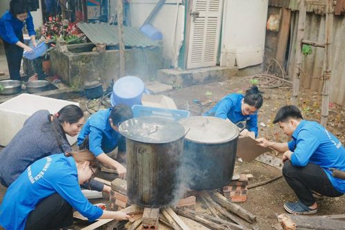 Hà Nội: Bánh chưng dành tặng người nghèo, góp phần lan tỏa 'Tết ấm tình thân'