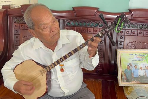 Nghệ nhân miền Tây sáng chế đàn sến ba dây độc đáo