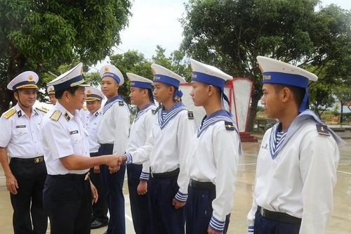 'Mắt thần' giữ biển ngày Xuân