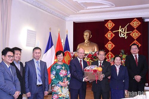 Đại sứ quán Lào tại Pháp chúc Tết Nguyên đán Giáp Thìn 2024