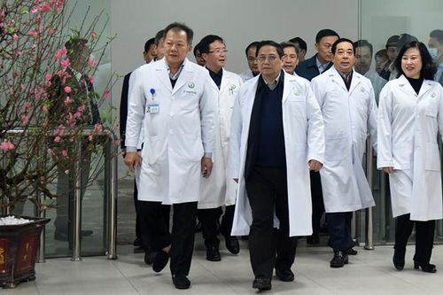 Thủ tướng Phạm Minh Chính thăm, chúc Tết, động viên cán bộ, bác sĩ và bệnh nhân các bệnh viện tại Hà Nội