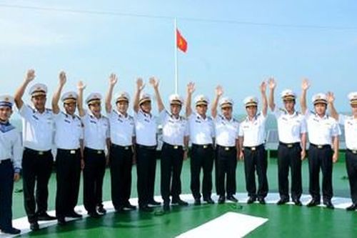 Xuân về với người lính biển