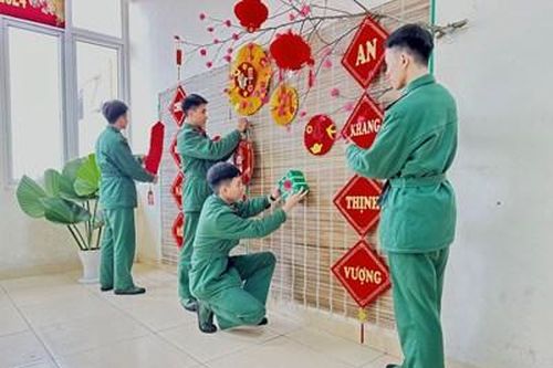 Xuân về bên 'ngôi nhà chung'