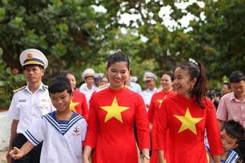 Vững chãi Trường Sa - Bài 2: Những 'gia đình Trường Sa'
