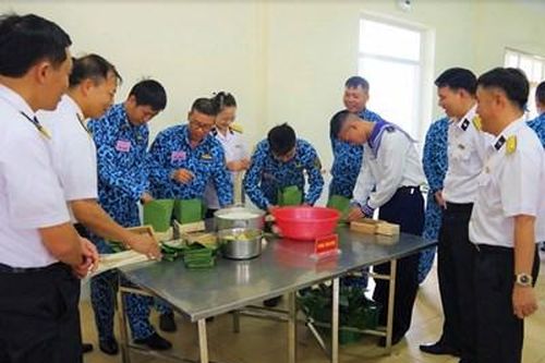 Bộ đội tàu ngầm đón Tết Giáp Thìn