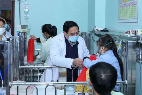 Thủ tướng Phạm Minh Chính thăm, chúc tết Bệnh viện Việt Đức và Bệnh viện Nhi Trung ương