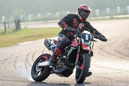 'Soi' Ducati Hypermotard 698 Mono từ 480 triệu sắp bán tại Việt Nam