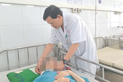 Phẫu thuật khối u 'khổng lồ' cho cụ bà 87 tuổi có tiền sử 3 lần tai biến