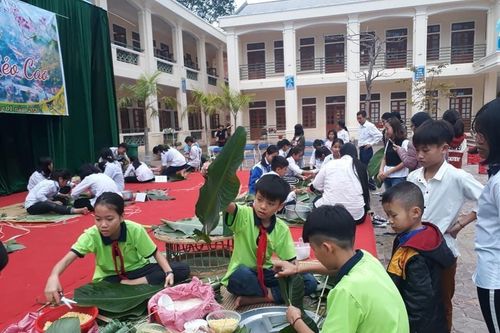 Phát huy nét đẹp văn hóa dân tộc qua hoạt động ngoài giờ lên lớp