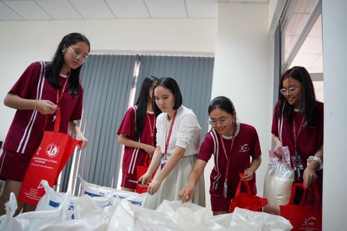 Học sinh SEDBERGH VIETNAM sẻ chia yêu thương dịp Xuân Giáp Thìn 2024