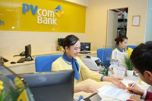 Lãi suất tiết kiệm 'rơi tự do', vẫn còn mức 10%/năm